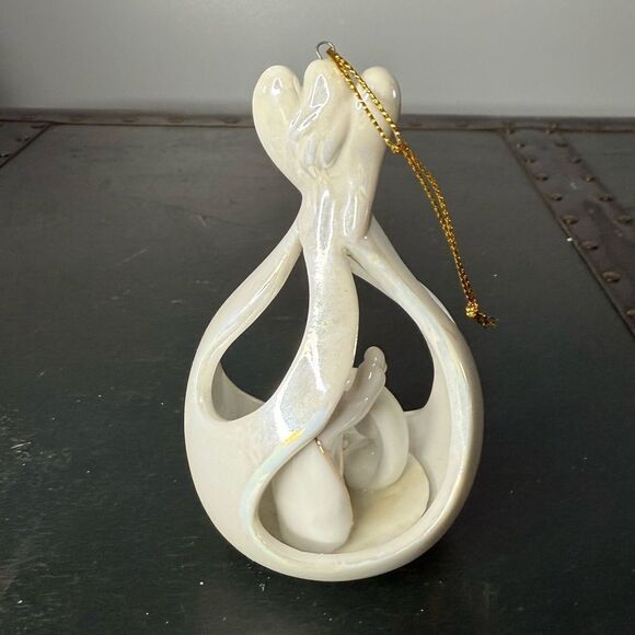 Angel Watching Over Holy Family Ornament Gift Indoor Home Decor Any Occasion - Picture 3 of 4